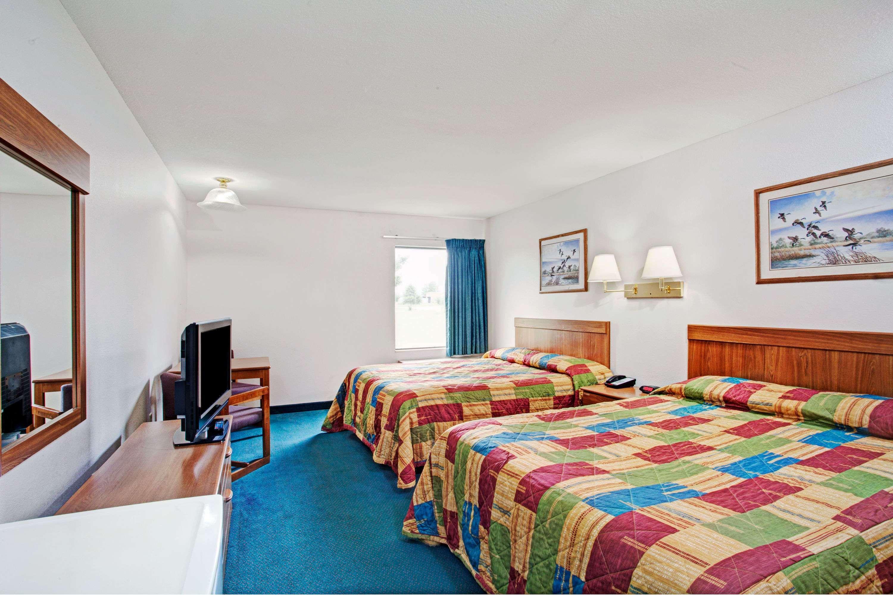 Super 8 By Wyndham Hotel